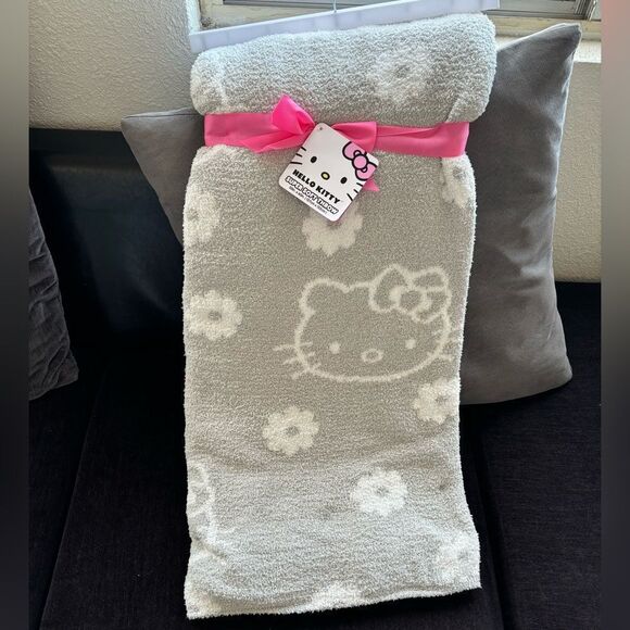 Hello Kitty Super Soft Plush Throw 50" x 60” - Picture 1 of 4